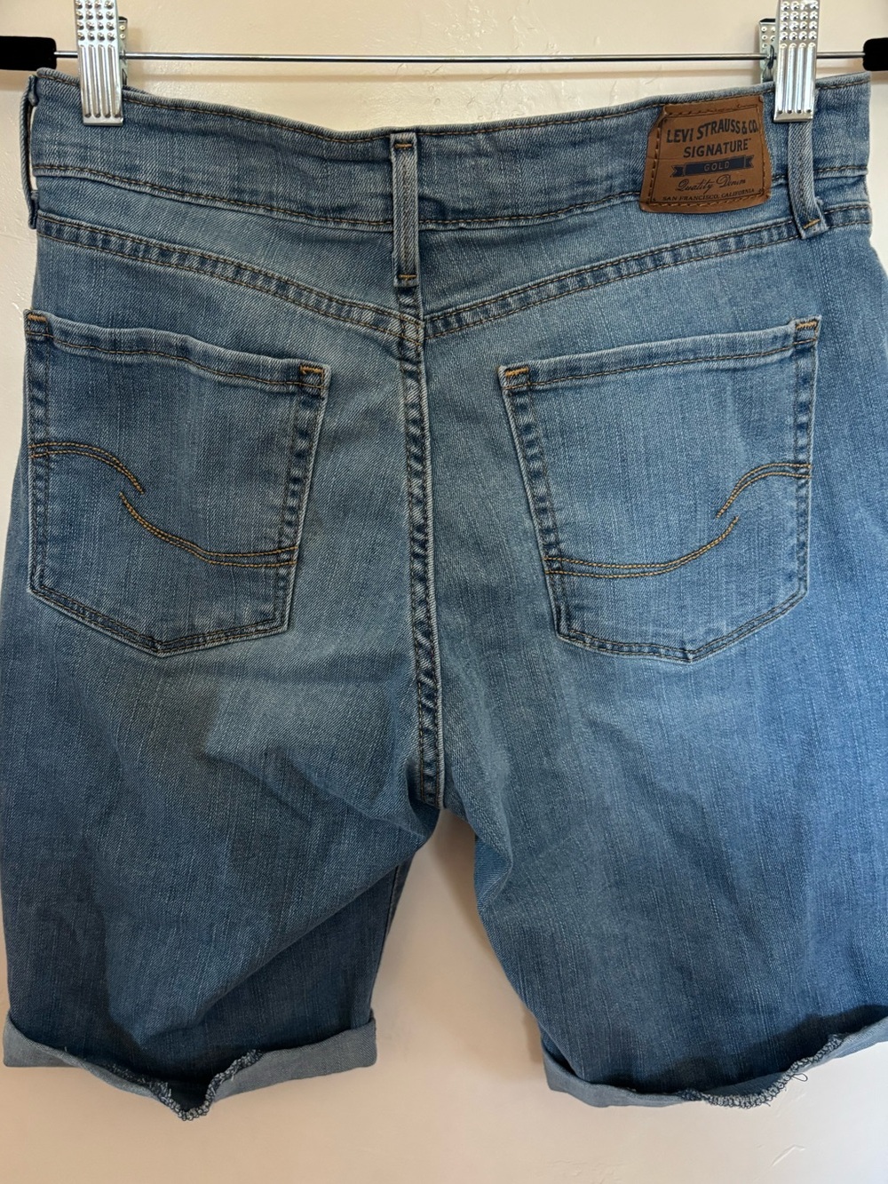 Levi Strauss Signature Gold Bermuda Denim Shorts Women’s 6 W28 Light Wash